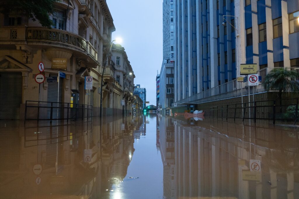 Enchente na cidade de Porto Alegre - RS